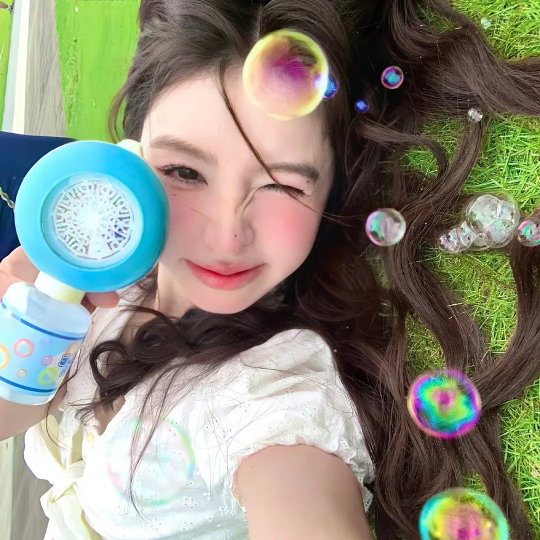蜘蛛网中的女孩